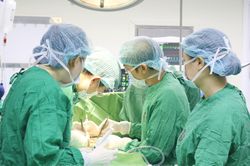 Mẹ hiến thận cứu con gái