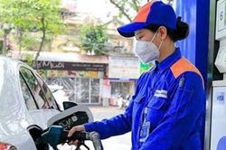 Giá xăng tăng thêm 400 đồng mỗi lít