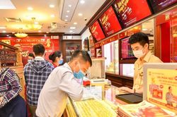 Giá vàng chiều ngày 15/5/2025: Giá vàng trong nước và thế giới giảm mạnh gần 2 triệu đồng