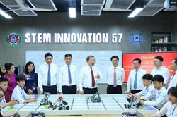 Tổng Bí thư Tô Lâm thăm, tặng phòng thực hành STEM cho Trường THPT Kim Liên (Nam Đàn)