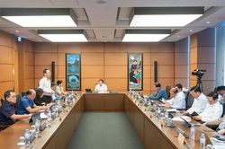 Đoàn đại biểu Quốc hội Nghệ An thảo luận tại tổ về 1 dự án luật, 2 dự thảo nghị quyết