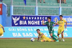 Công Phượng khiến ngày hạ màn giải hạng Nhất 'nóng ran'