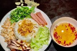 Về Huế thưởng thức cơm 'Âm phủ' đầy ma mị