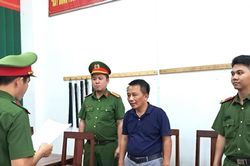 Tạm giam đại gia ngành gỗ nhận 'chạy án' rồi chiếm đoạt cả chục tỷ đồng