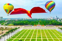 Nghệ An tổ chức Lễ chào cờ và bay đại kỳ Tổ quốc kỷ niệm 135 năm Ngày sinh Chủ tịch Hồ Chí Minh
