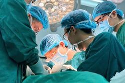 Công bằng trong tiếp cận y tế và bài toán miễn viện phí