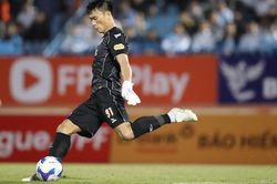 Cuộc đua trụ hạng V-League hấp dẫn chưa từng thấy
