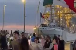 Tàu hải quân Mexico đâm vào cầu Brooklyn ở New York