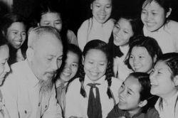 Nối dài 'trăm năm trồng người'
