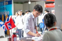 Học bổng khuyến khích nữ sinh theo đuổi Khoa học Công nghệ từ Trường Đại học Anh quốc Việt Nam