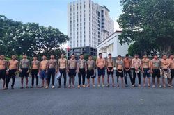 Phê chuẩn khởi tố 'trùm giang hồ' miền Tây cùng 31 bị can về 6 tội danh, thu giữ nhiều súng đạn, ma túy