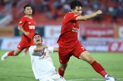 HLV châu Âu nói bàn thua của Thể Công là 'ngớ ngẩn', thất vọng về trận hòa Bình Định