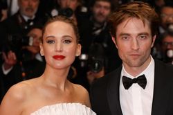 Cannes 2025: Phim mới của Jennifer Lawrence được khen ngợi 'xứng đáng với giải Oscar'