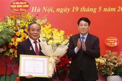 Chủ tịch nước dự lễ trao Huy hiệu 40 năm tuổi Đảng cho Chủ nhiệm Văn phòng Chủ tịch nước Lê Khánh Hải