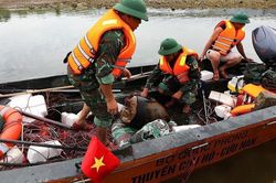 Phát hiện lượng bom, đạn lớn gần cầu Hòa Bình