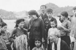 Chủ tịch Hồ Chí Minh và nỗi trăn trở 'làm sao cho nhân dân đủ ăn, đủ mặc, ngày càng sung sướng'