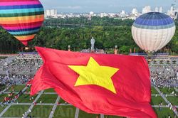 Những hình ảnh đẹp tại Lễ bay đại kỳ Tổ quốc kỷ niệm 135 năm Ngày sinh Chủ tịch Hồ Chí Minh ở Nghệ An