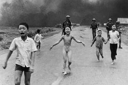 Nick Út và giải Pulitzer lên tiếng về tác quyền ảnh 'Em bé Napalm'
