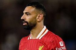 Salah bỏ lỡ cơ hội ghi bàn không thể tin nổi khi Liverpool thua ngược Brighton