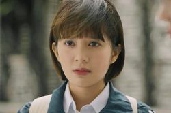 Nữ diễn viên U30 trẻ đẹp như học sinh đang gây tranh cãi trong phim 'Cha tôi, người ở lại' là ai?