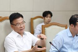Phân định rõ thẩm quyền chung của UBND và thẩm quyền riêng của Chủ tịch UBND cấp tỉnh