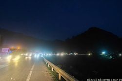 Va chạm liên hoàn gây ùn tắc trên quốc lộ 1