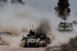Israel tăng cường rải bom khắp Gaza bất chấp áp lực quốc tế