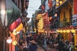 Kinh tế đêm tại Việt Nam: Khách vẫn hỏi chơi gì sau 22h?