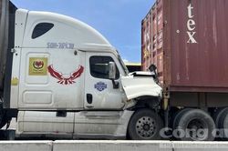 Bốn ô tô tông liên hoàn, cửa ngõ phía Đông TPHCM ùn tắc