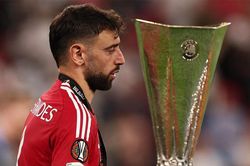 Bruno Fernandes: Cầu thủ MU hay nhất mùa, nhưng là nỗi thất vọng lớn nhất ở chung kết Europa League
