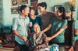 'Lật Mặt 8: Vòng tay nắng' của Lý Hải: Thông điệp từ tình cảm gia đình