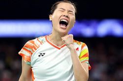 Thùy Linh ngược dòng hạ cựu á quân thế giới, giành vé vào tứ kết Malaysia Masters 2025