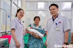Mang thai với 9 khối u xơ tử cung, sản phụ vượt cạn thành công