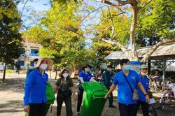 Chuyện tử tế nơi công cộng