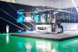 THACO AUTO xuất khẩu xe bus cao cấp Mercedes-Benz sang Thái Lan