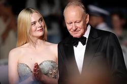 Cannes 2025: 'Sentimental Value' của Elle Fanning gây ấn tượng mạnh với tràng pháo tay 19 phút