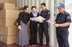 Hải quan bắt giữ lô hàng giả nhãn hiệu, vi phạm xuất xứ trị giá hơn 17 tỷ đồng