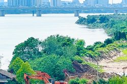 Hà Nội lấy ý kiến người dân về đất bãi sông, kỳ vọng chấm dứt tình trạng 'mạnh ai nấy làm'