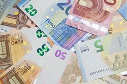 Tỷ giá Euro hôm nay 23/5/2025: Giá Euro giảm mạnh sau công bố chỉ số PMI