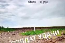 Drone Nga phục kích, 'hóa vàng' xe chở quân Ukraine vô tình chạy ngang