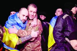 Nga và Ukraine bắt đầu trao đổi tù binh