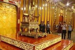 Ngai vàng triều Nguyễn: Một cú trèo, ba đoạn gãy và vô số câu hỏi