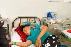 Anh rể hùa theo bạn đánh em vợ