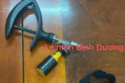 Bắt giữ đối tượng dùng kim tiêm đâm vào đùi 5 học sinh rồi quay video lại