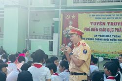Công an Bình Dương tuyên truyền phòng, chống đuối nước cho học sinh