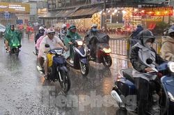 Mưa dông gia tăng ở TPHCM, chiều tối nay có mưa trên 50 mm