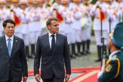 Chủ tịch nước Lương Cường chủ trì lễ đón Tổng thống Pháp Macron và Phu nhân