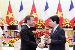 Trọng thể tiệc chiêu đãi Tổng thống Macron do Chủ tịch nước Lương Cường chủ trì