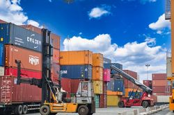 Việt Nam chi tỷ USD nhập khẩu một mặt hàng từ Malaysia