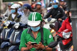 Đổi xe xăng sang xe điện, tài xế được lợi gì?